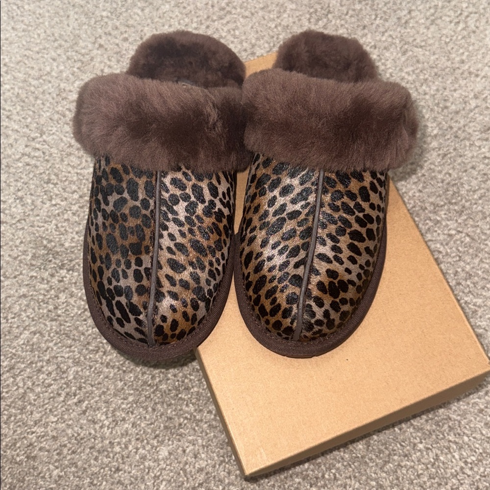 Brand New UGG Women's Fuzzy Leopard Slippers - Picture 4 of 4